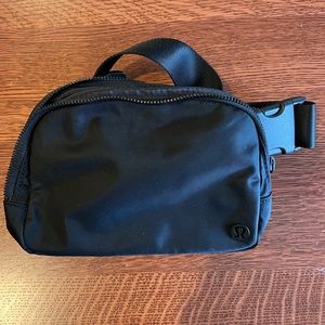 Lululemon everywhere belt bag